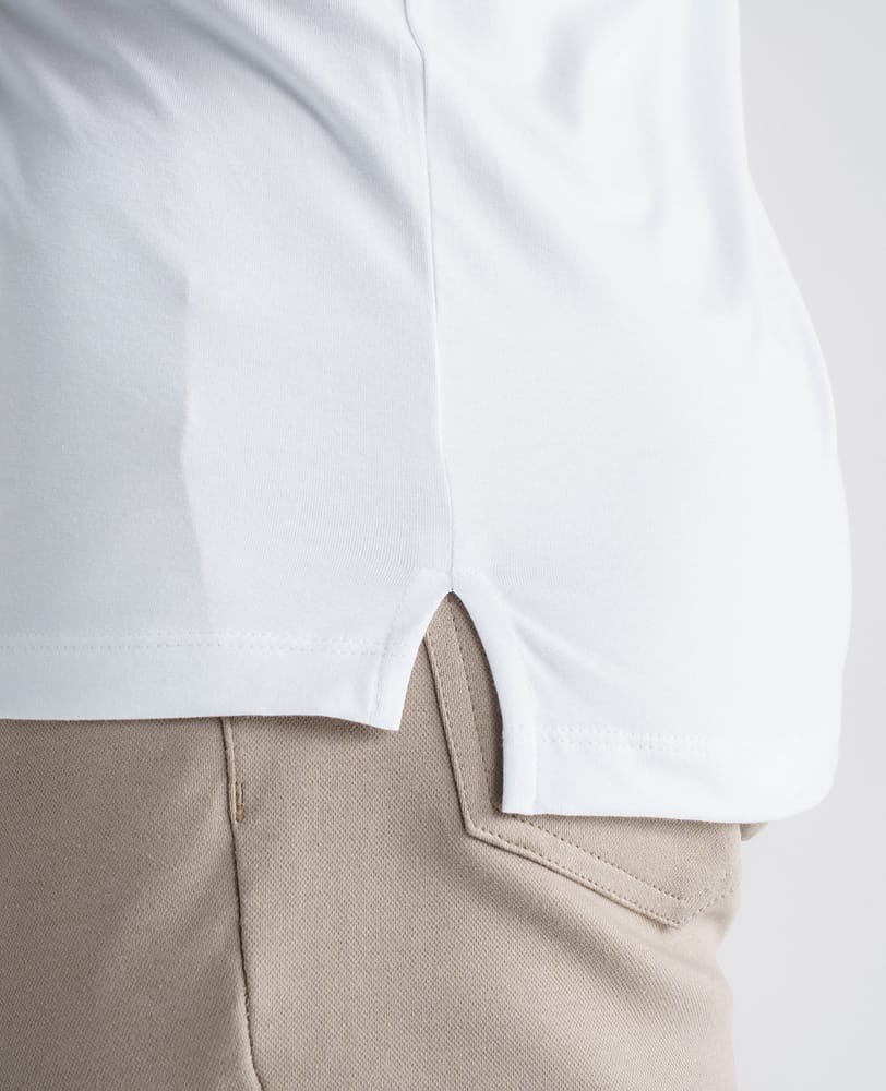 Camiseta branca Denver em algodão egípcio vestida com caimento