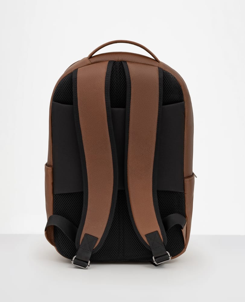 Mochila couro marrom e Munich vista traseira com alcas