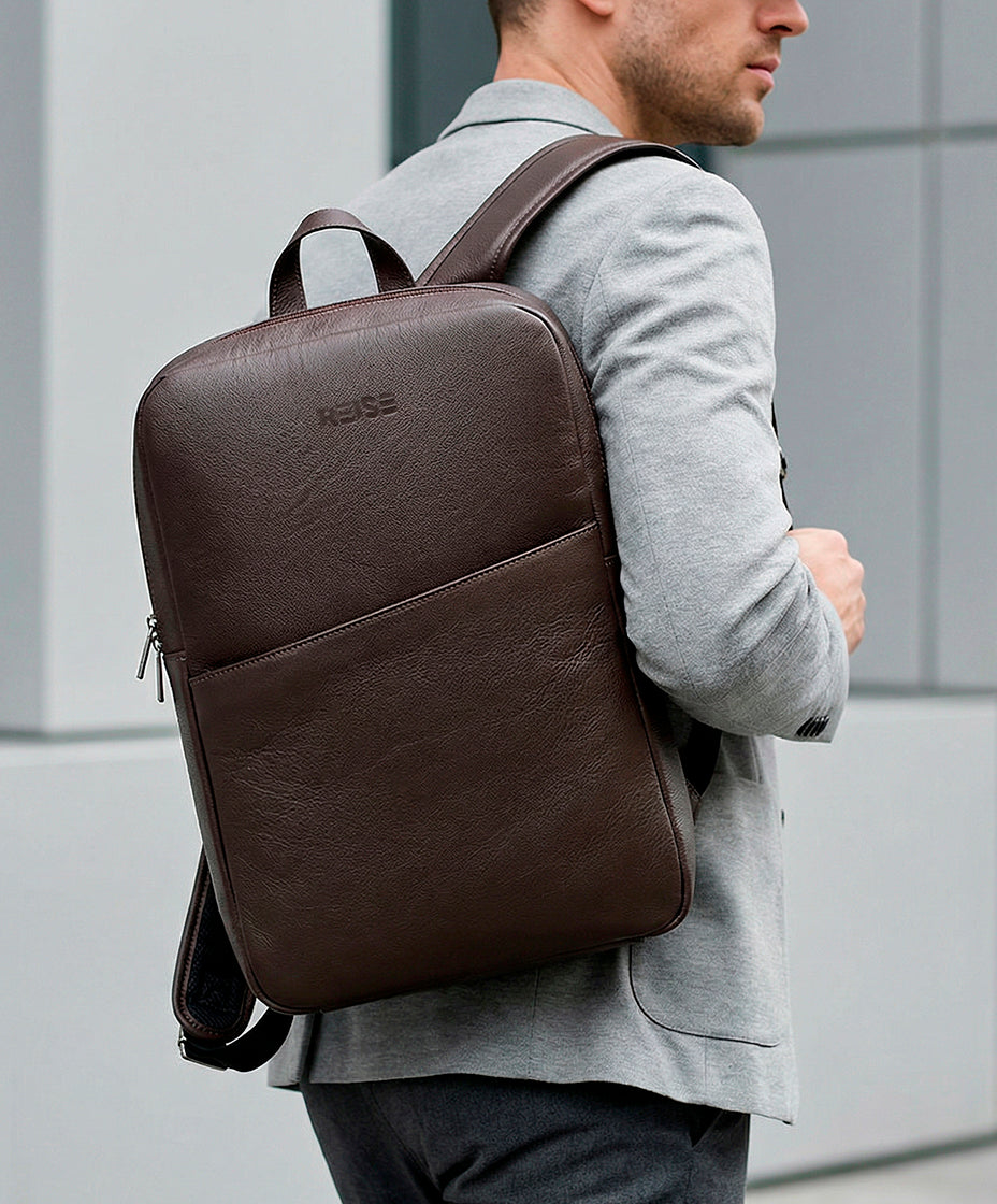 Mochila Slim Couro Marrom NYC Modelo