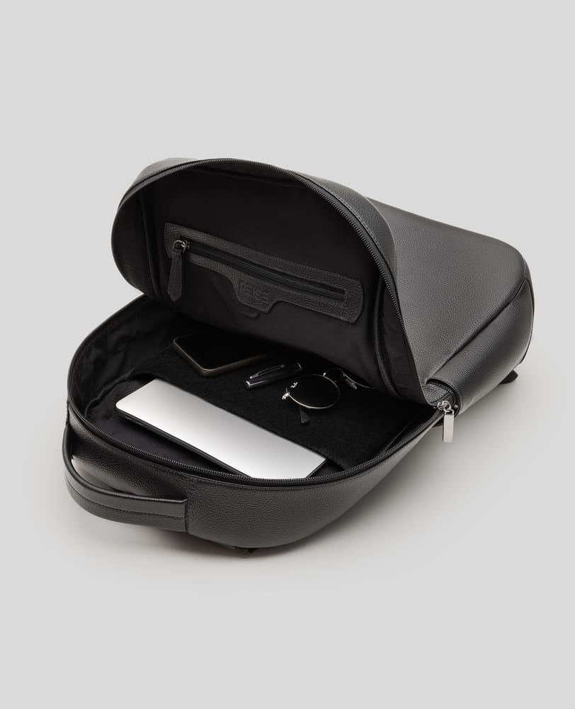 Mochila de couro preta Munich aberta