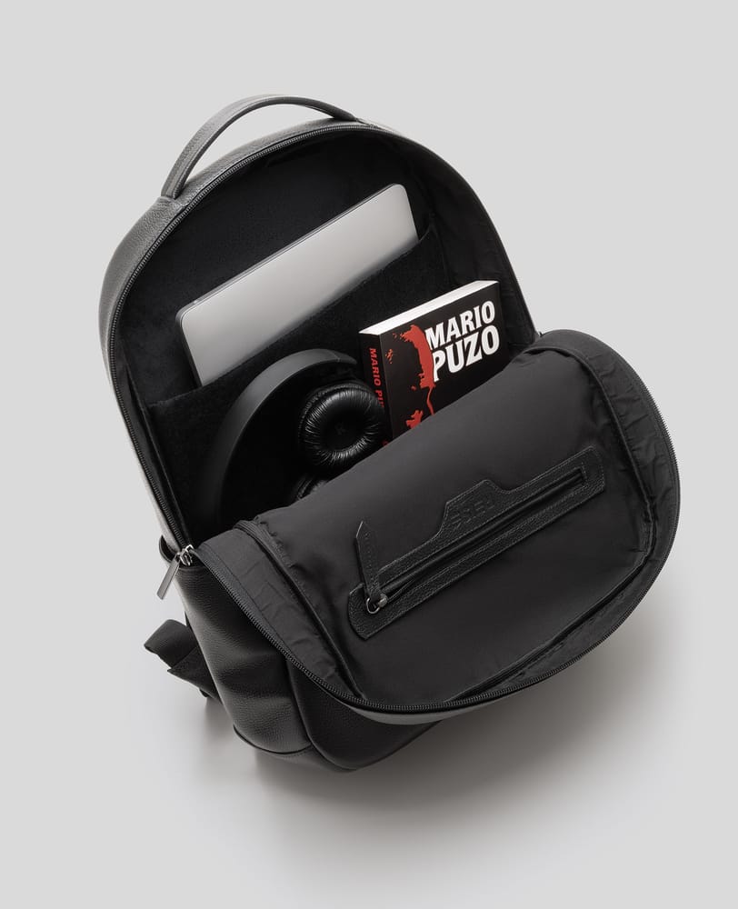 Mochila de Couro Preta Munich Forro e acabamento interno