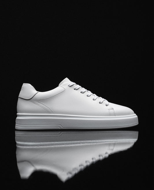 Tênis casual branco RS6 Avant Reise em couro legítimo vista 3/4