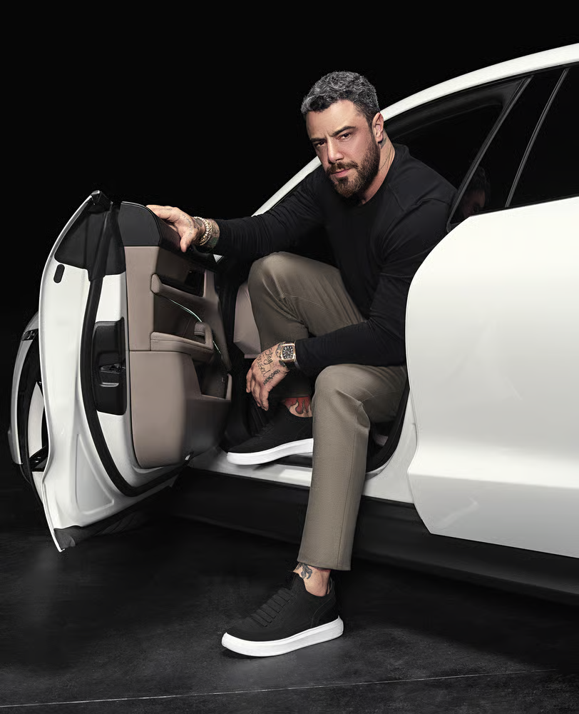 Tênis casual knit preto RS vista lateral Felipe Titto