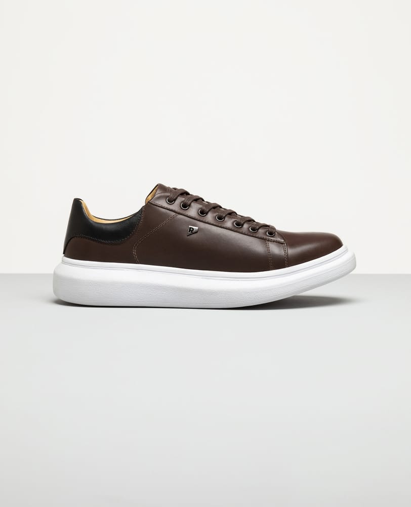 Tênis casual marrom RS3 Reise em couro nobre vista 3/4