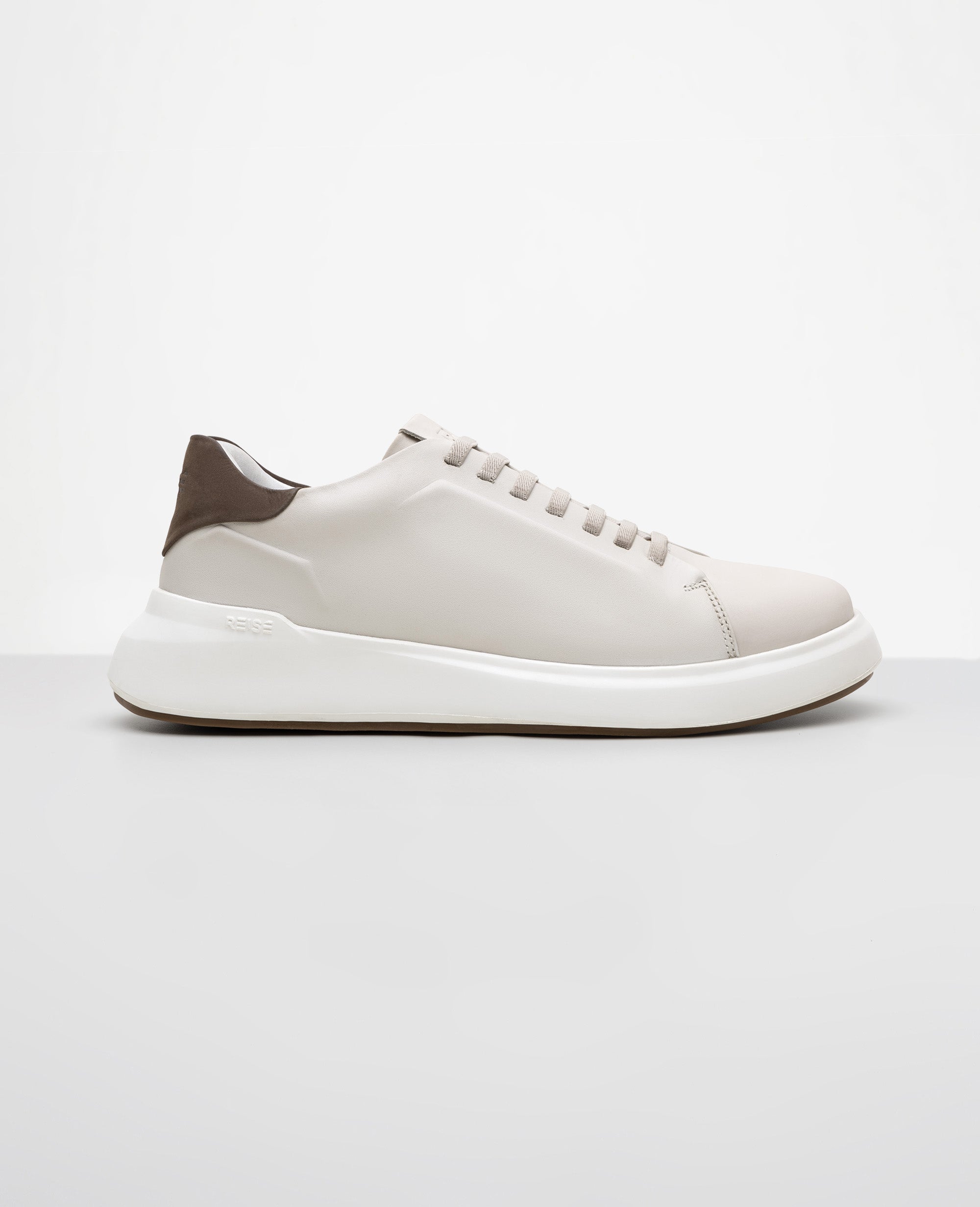 Tenis casual off white RS6 GT Reise vista 3 4