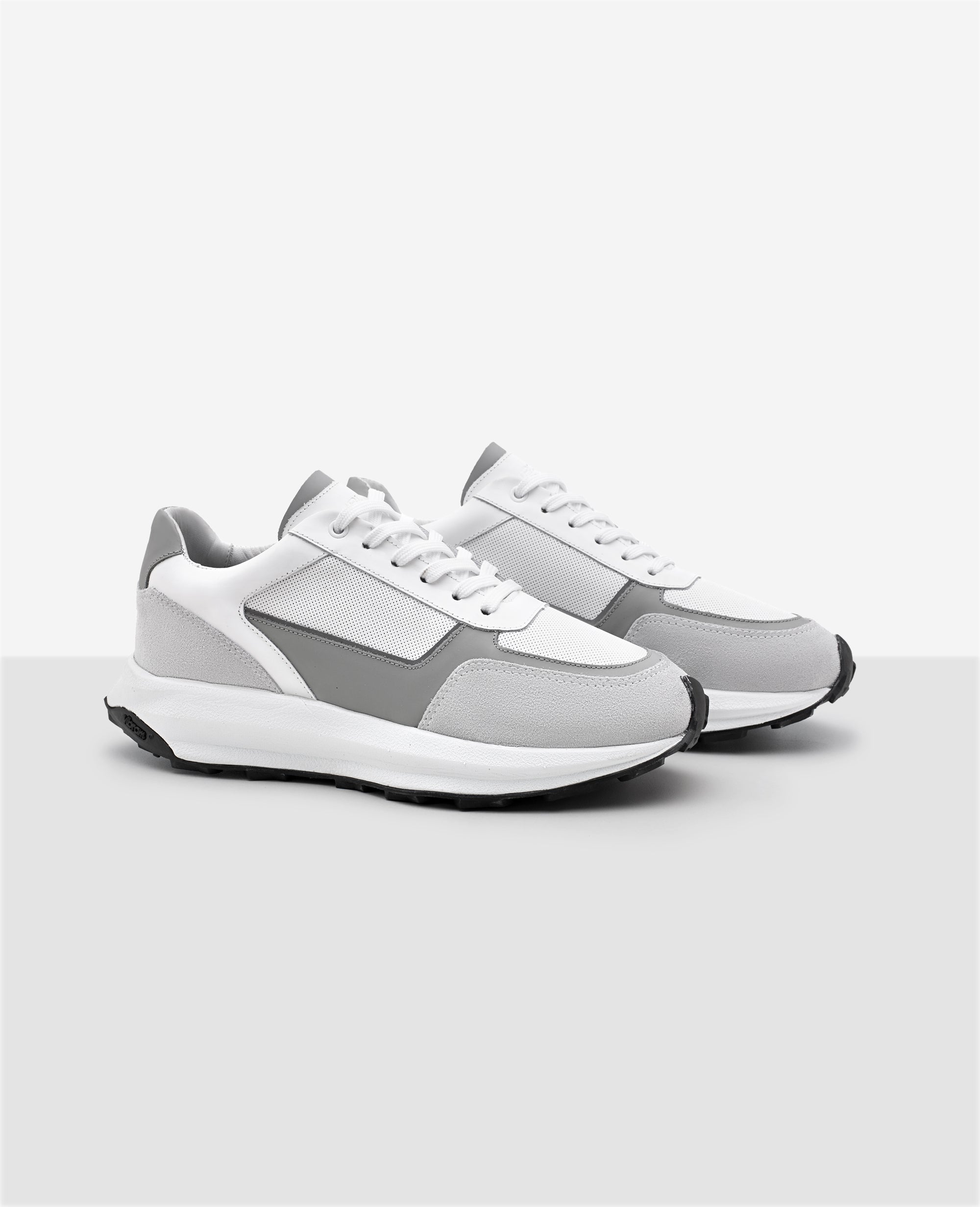 Tenis de Couro Branco 911 Carrera Lateral externa