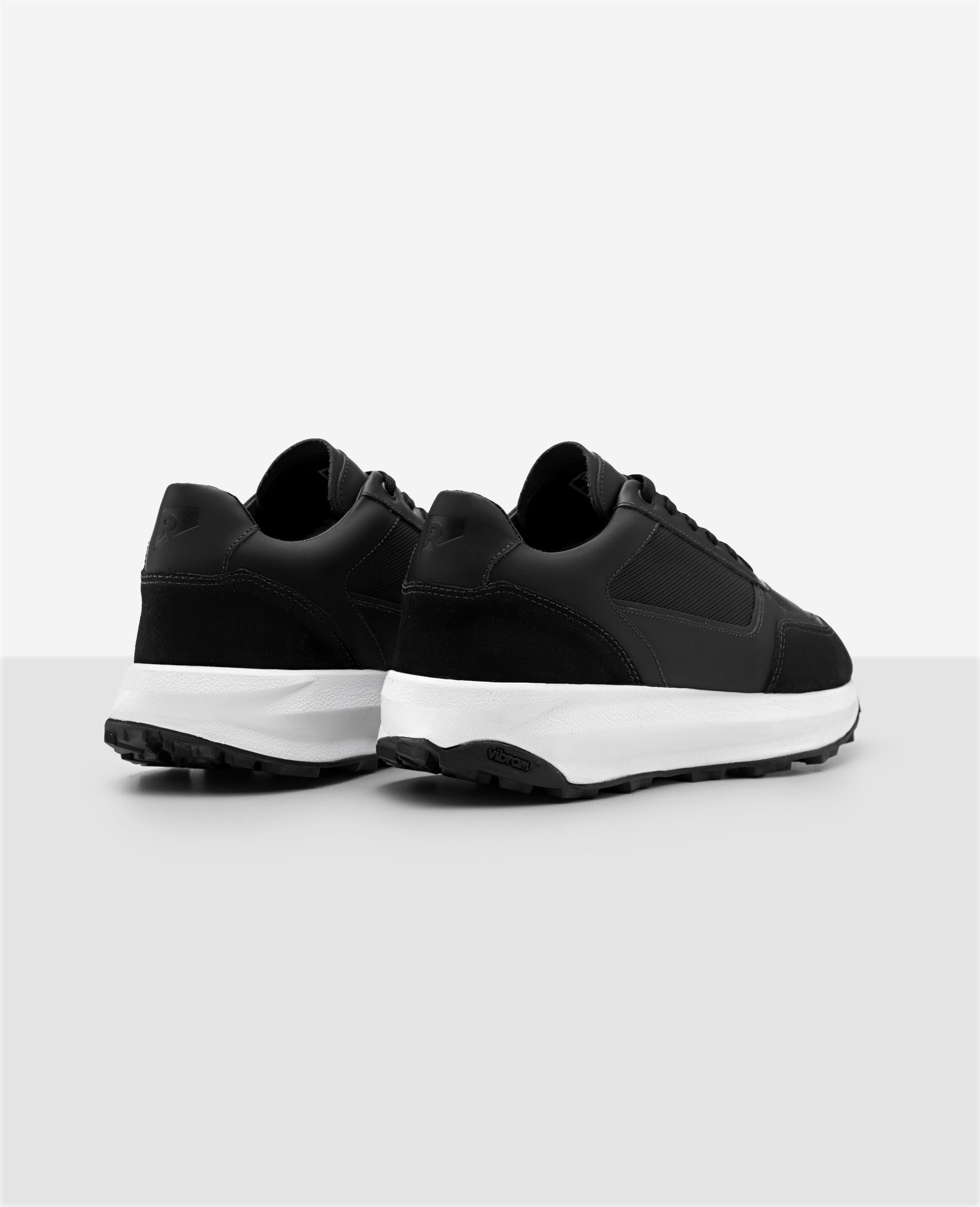 Tenis de Couro Preto 911 Carrera Vista traseira