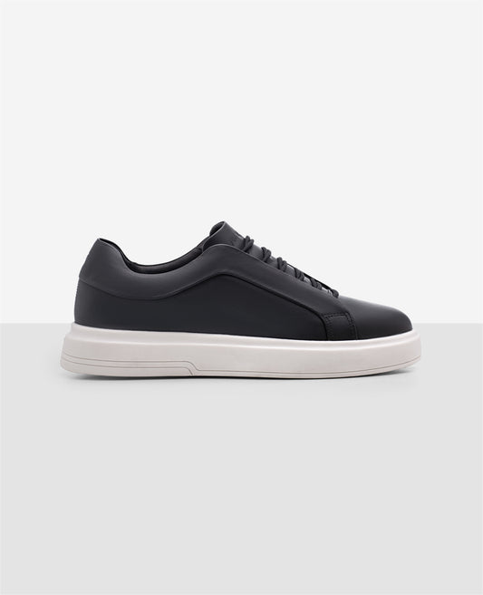 Tênis de Couro Preto RS8 Avant
