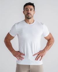 Camiseta de algodão egípcio branca Denver vista frontal com modelagem reta