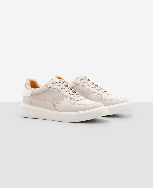 Tênis de Couro Off White Carrera