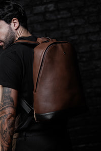 Mochila Barcelona Floater Dark Tan Marrom