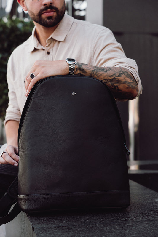 Mochila Barcelona Saffiano Preta