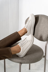 Tênis de Couro Off White RS6