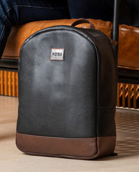 Mochila anti furto de couro preta detalhe