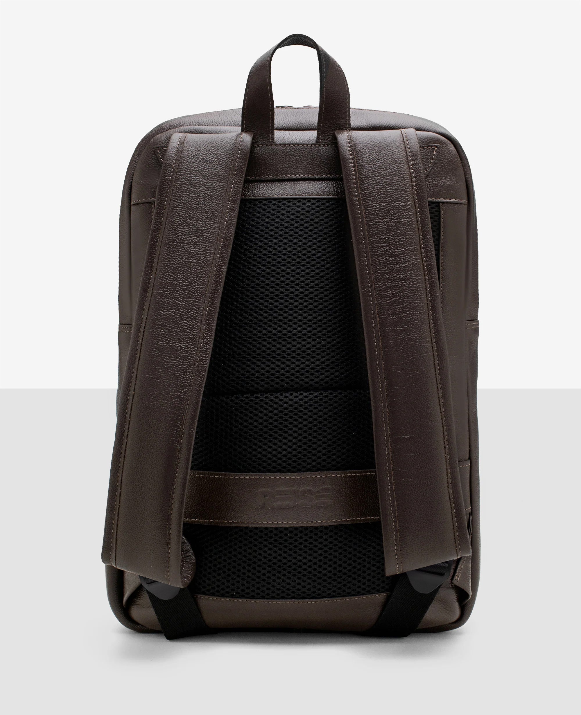 Mochila slim couro marrom e New York vista traseira com alcas