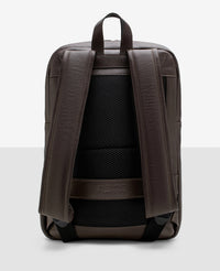 Mochila slim couro marrom e New York vista traseira com alcas