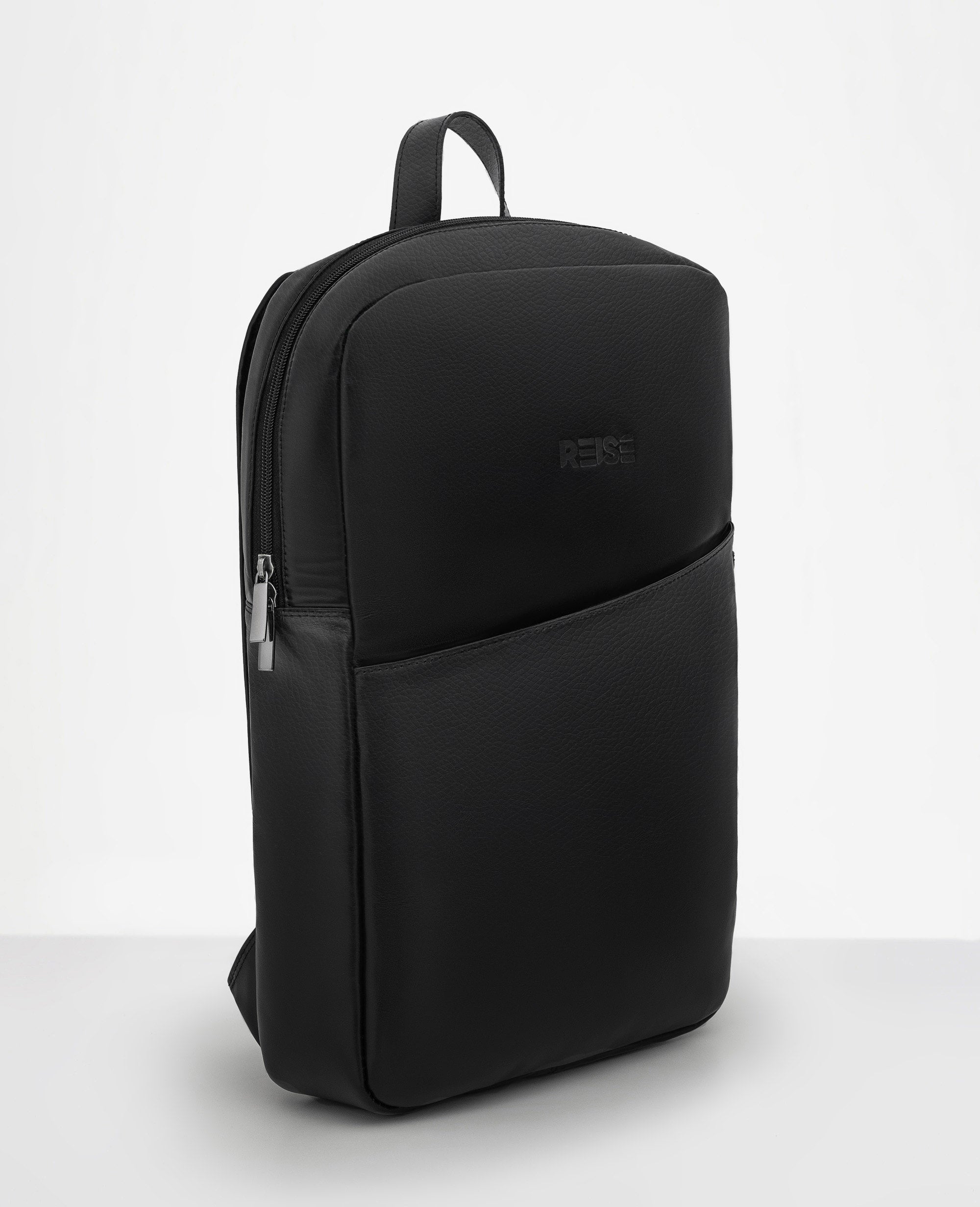 Mochila Slim Couro Preta NYC Vista Angulo Lateral