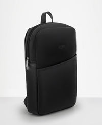 Mochila Slim Couro Preta NYC Vista Angulo Lateral