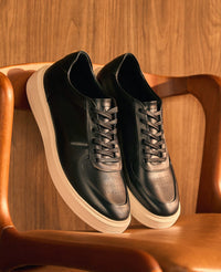 Tenis Casual 911 Preto na Cadeira