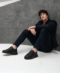 Tênis Casual All Black RS6 Avant com Modelo