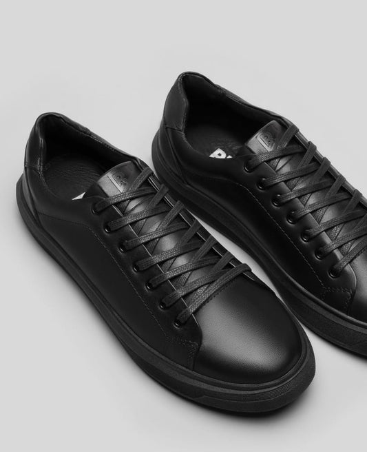 Tênis casual all black RS6 vista superior do cabedal