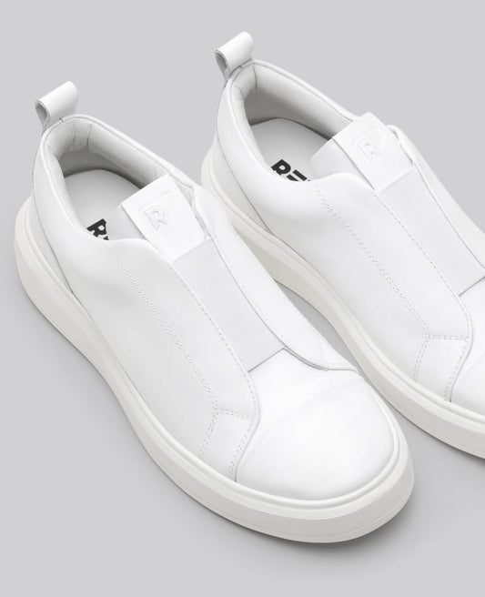 Tenis casual branco Macan vista superior do cabedal