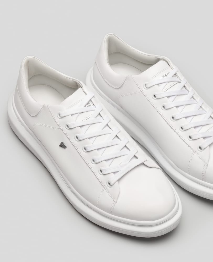 Tênis casual branco masculino RS3 vista superior do cabedal e lingueta