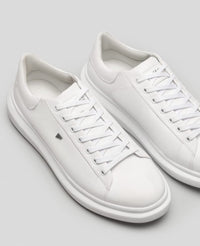 Tênis casual branco masculino RS3 vista superior do cabedal e lingueta