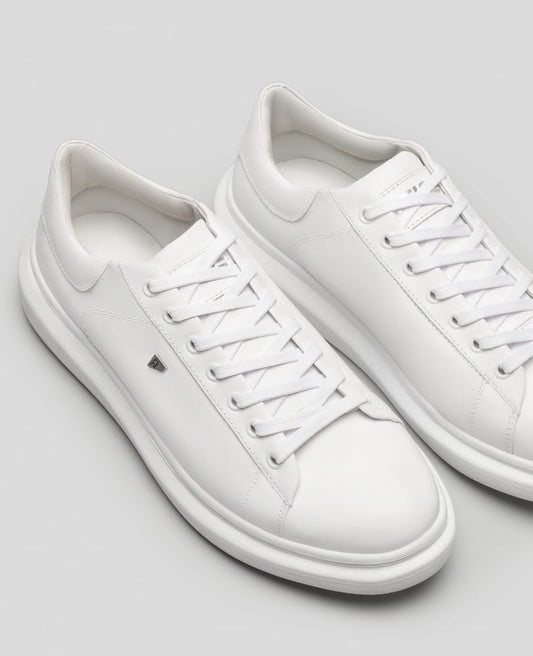 Tênis casual branco masculino RS3 vista superior do cabedal e lingueta