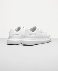 Tênis casual branco masculino RS3 vista traseira do calcanhar