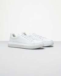 Tênis Casual Branco RS6 vista frontal com cadarços de algodão