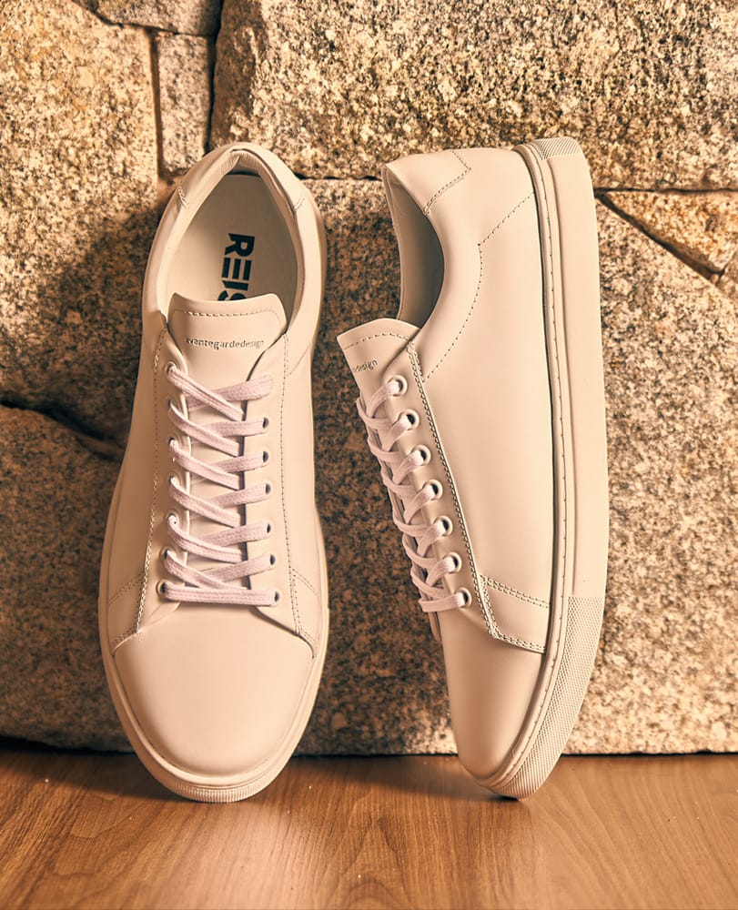 Tenis casual branco RSX vista frontal com cadarco