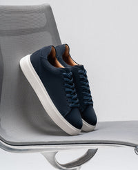 Tenis Casual Marinho RS6 Avant Lateral na Cadeira
