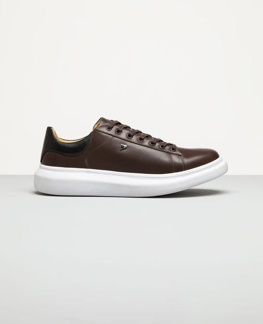 Tênis casual marrom RS3 Reise em couro nobre vista 3/4