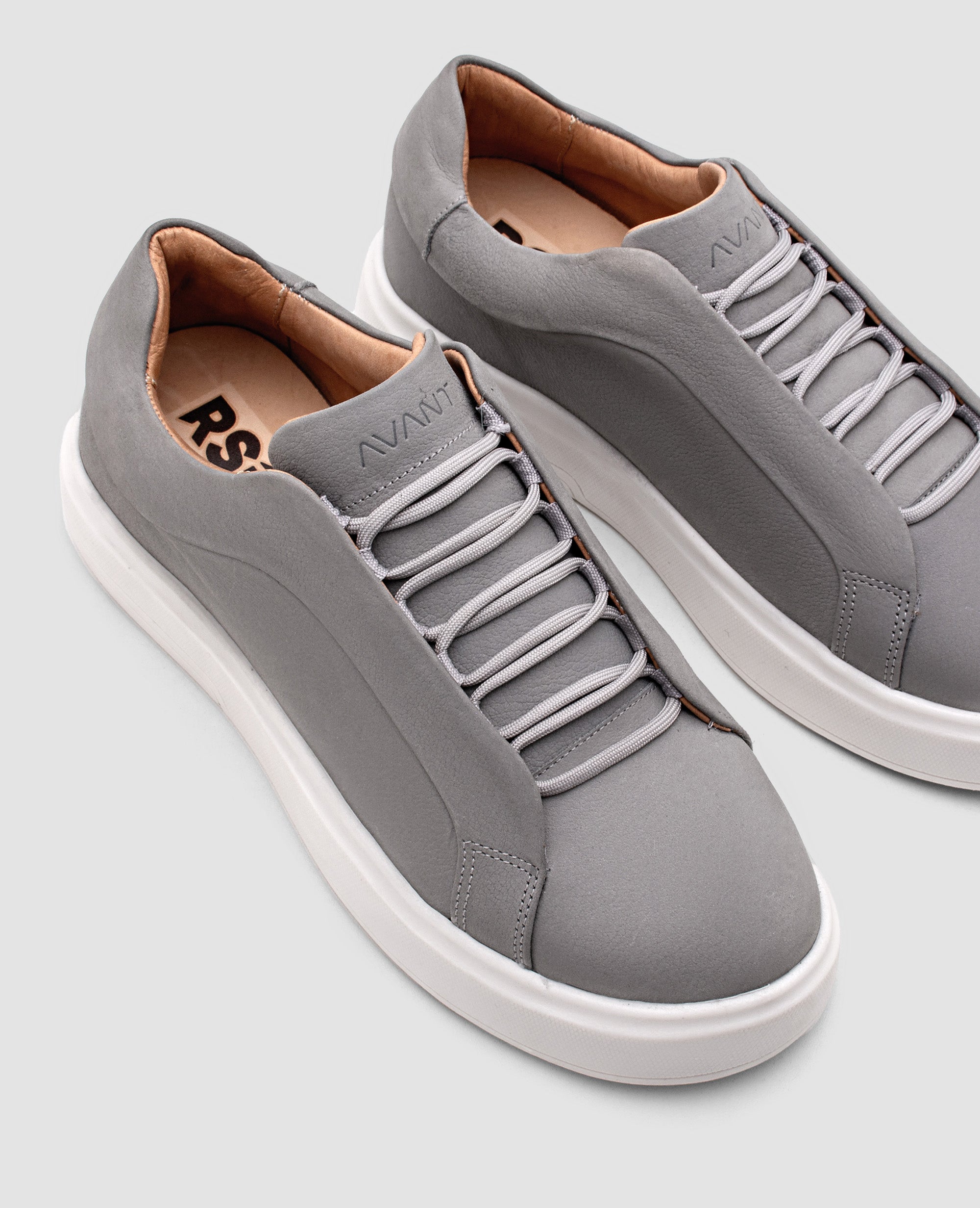 Tênis casual nobuck cinza RS8 Avant vista superior do cabedal