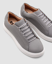 Tênis casual nobuck cinza RS8 Avant vista superior do cabedal