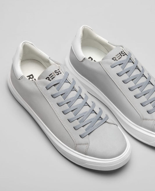 Tenis casual nobuck cinza RS8 vista superior do cabedal