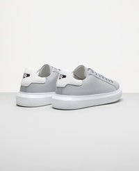 Tenis casual nobuck cinza RS8 vista traseira do calcanhar