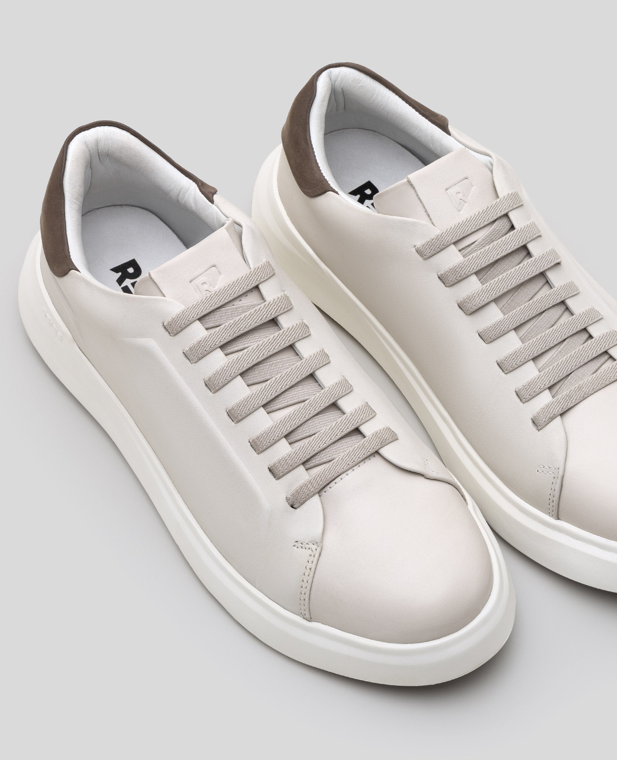 Tenis casual off white RS6 GT vista superior do cabedal