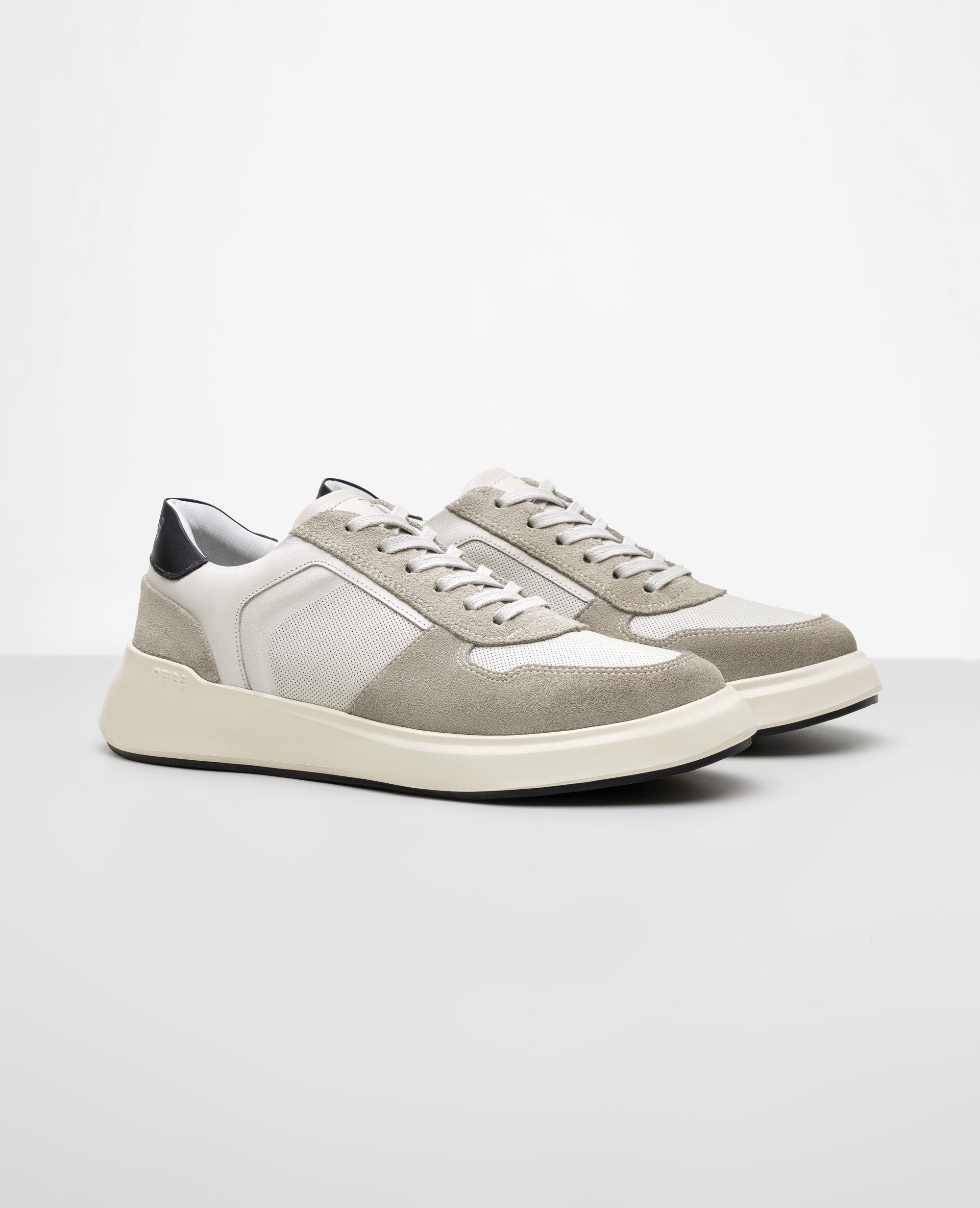 Tenis de Camurca Off White 911 GT Lateral externa